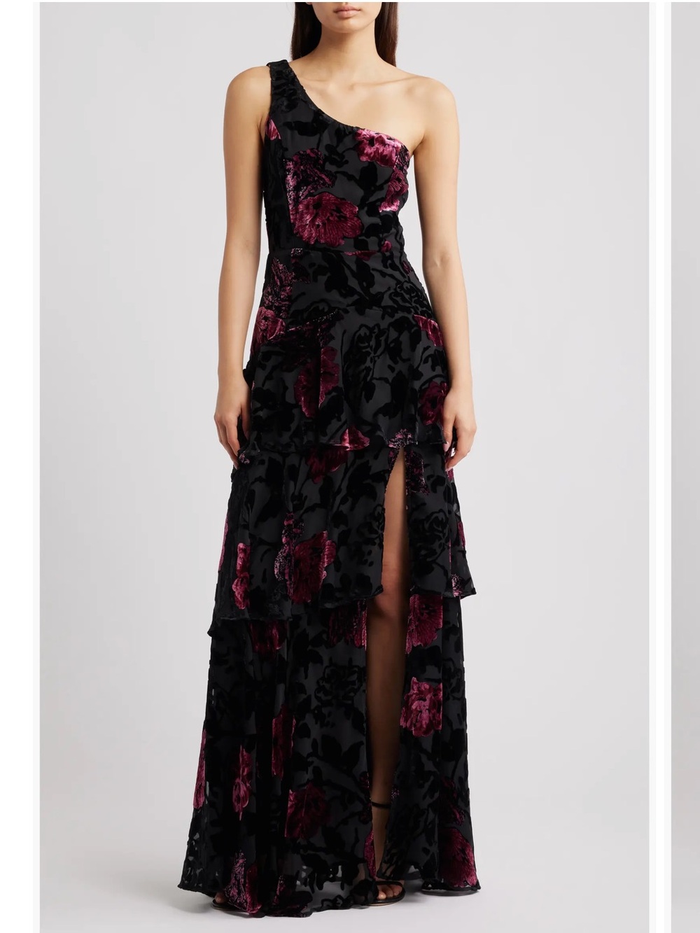 NWT Lulu’s Elodie One Shoulder Burnout Floral
Tiered Dress Sz: M